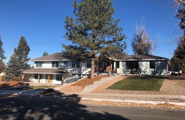 3 blocks to Downtown Castle Rock