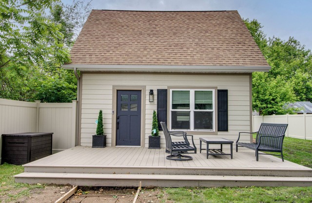 3 Blocks to Mtn Biking: 'The Cottage' in Crosby