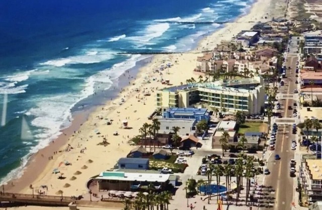 3 BR, 2 Bath Condo just a few steps to the Beach!