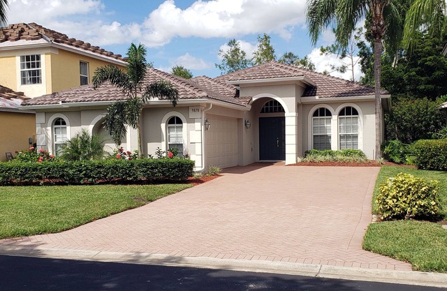 3 BR, 2 Bath W/Community Pool & Exercise Rm Located In A Quiet Gated Community