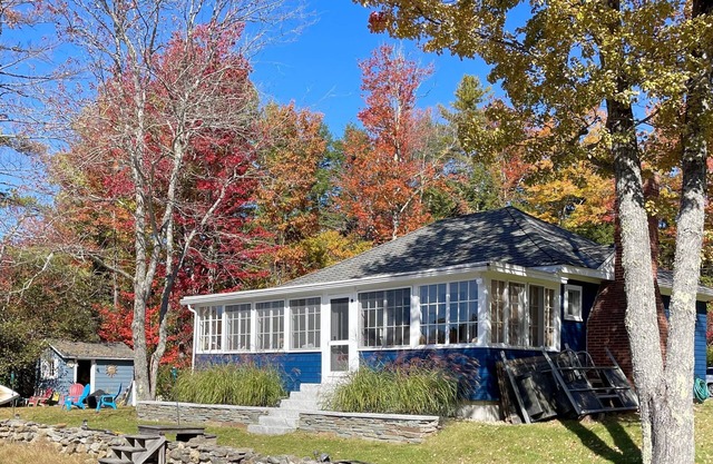 3 BR Lakefront cottage on beautiful Mountain View Lake in Sunapee, NH