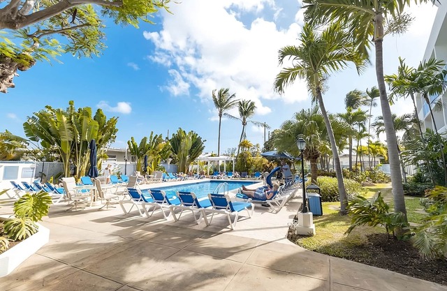 3 Family-friendly Units Close to Carlisle Bay! FREE Parking, Swimming Pool!