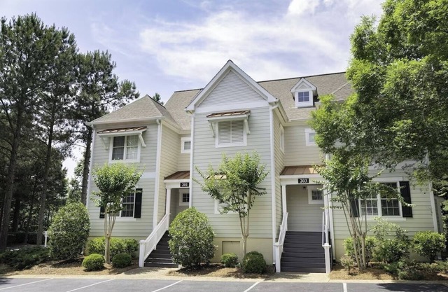 3 High-End Villas w/Plush Bedding + Full Kitchen in Peaceful Setting