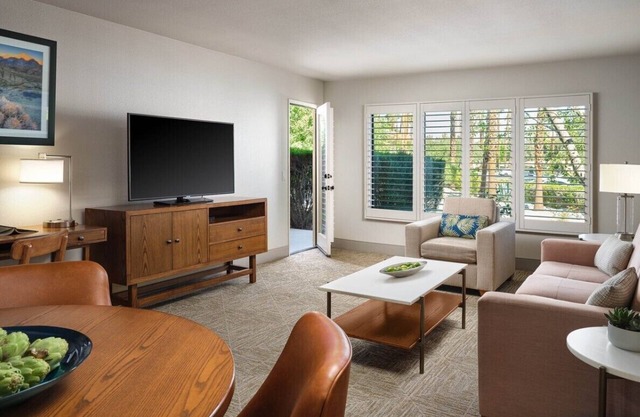 3 Holiday nights! July 1st - 4th 1bdr condo x 4 guests!