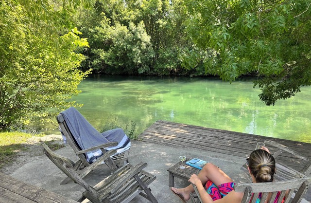 3 km from l'Isle sur la Sorgue, riverside villa with heated pool