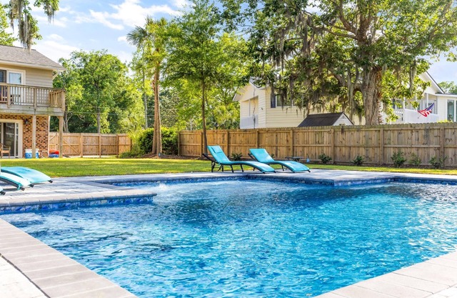 3 Level Home on Waterway w/Heated Pool & Hot tub