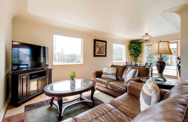 3 Mi to Denver Zoo: Cherry Creek Duplex!