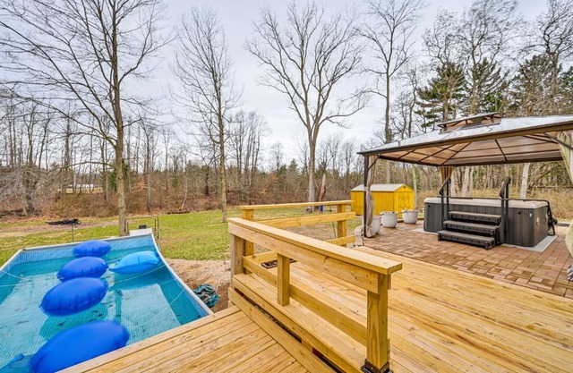 3 Mi to Dtwn Family-Friendly Home in South Haven!