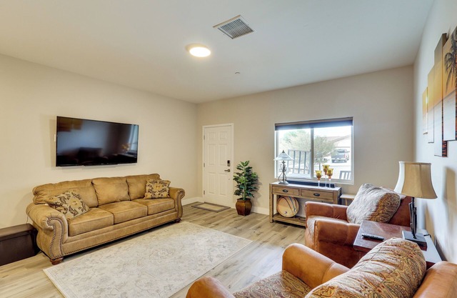 3 Mi to Lake Havasu: Condo w/Mountain & Lake View