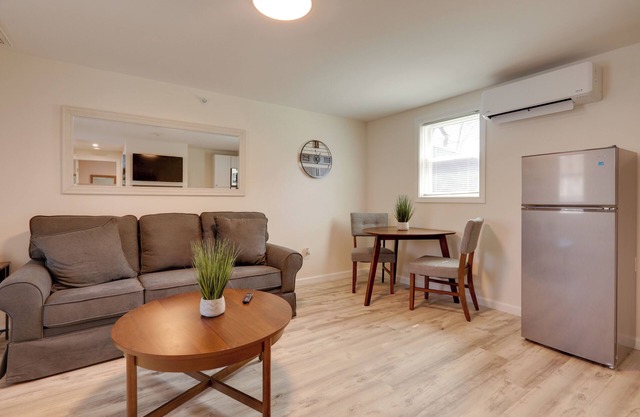 3 Mi to Main St & Beach: Coastal Cape Cod Escape!