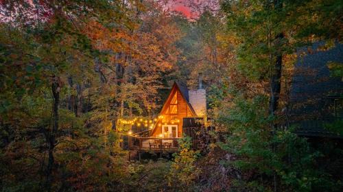 3 Miles to Gsmnp & Dtwn Good Views HotTub A-Frame