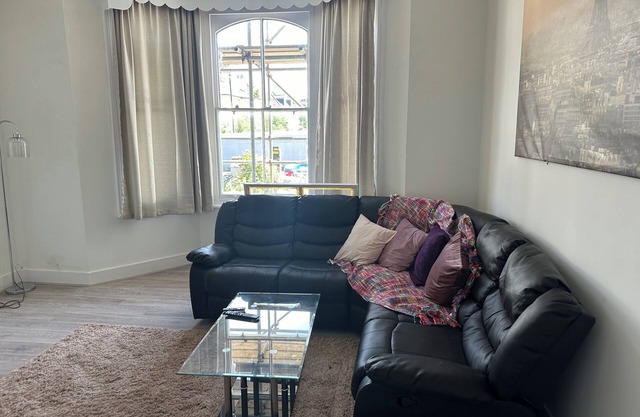3 minutes walk from Preston Park train station