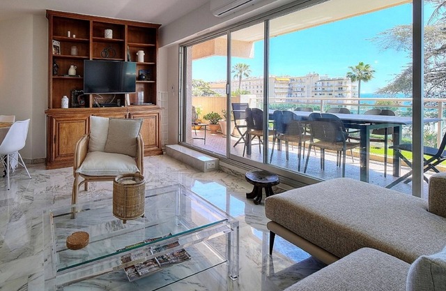 3 pièces, terrasse vue mer et parking A2B232