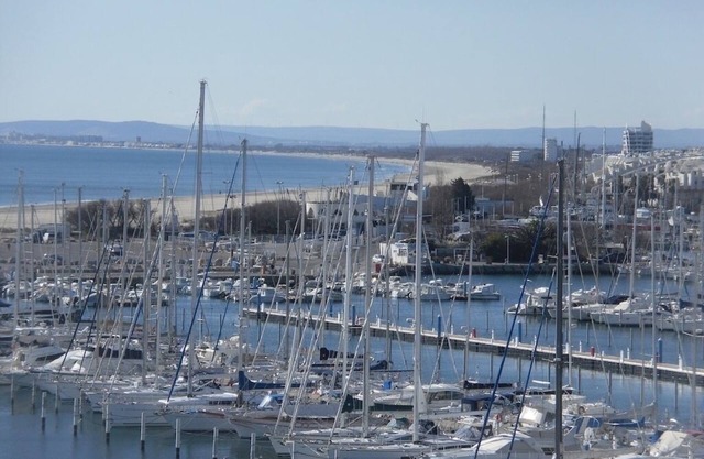 3-room Apt. of high standard with view on the harbour, sea in La Grand