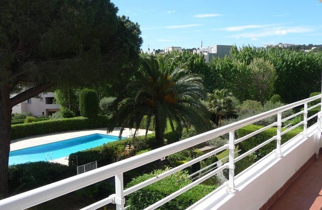 3 rooms apartment in a standing residence with swimming pool closed to the beach and center city