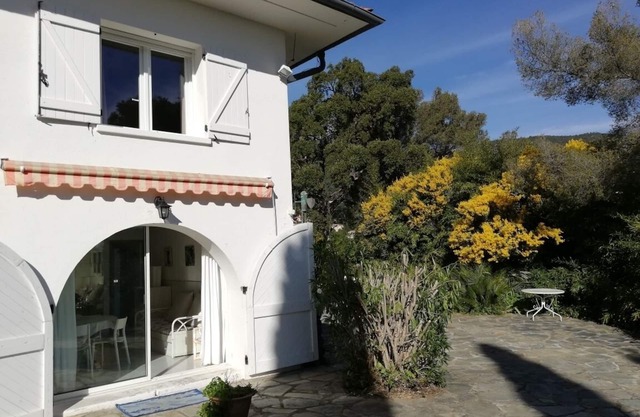 3 ROOMS APARTMENT WITH BEAUTIFUL SEA VIEW IN A QUIET AND GREEN PROPERTY