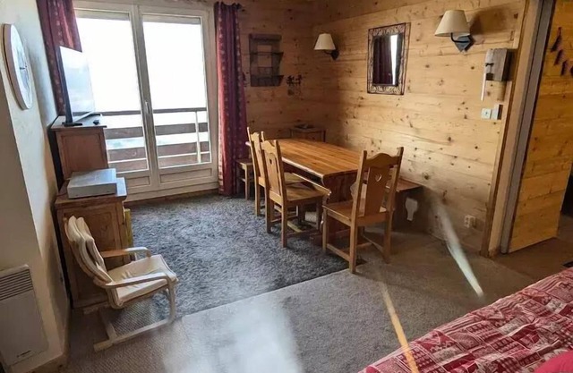 3 Rooms for 7 People