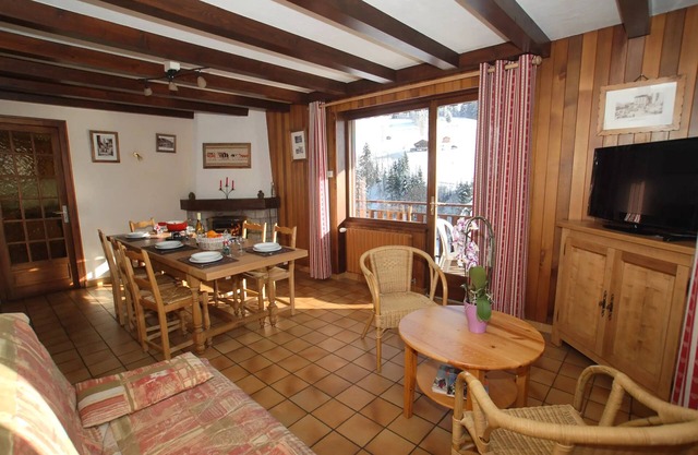 3 Rooms for 8 People