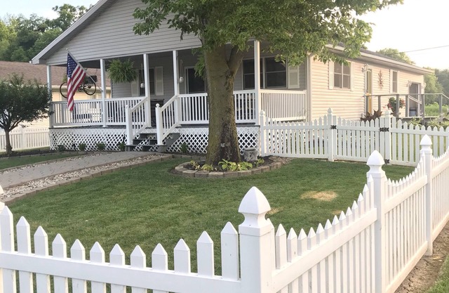 3 Seas Boutique Cottage on Grand Lake; Lake Access