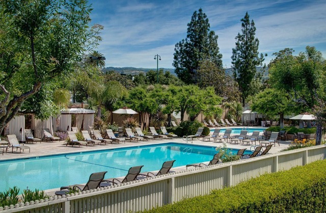 3 Spacious Suites Near Andretti Winery, Pool, Onsite Golf Course, FREE Parking!