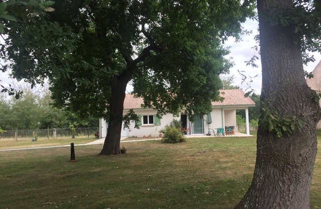 3-star meublé de tourisme on 1000m2 of wooded grounds