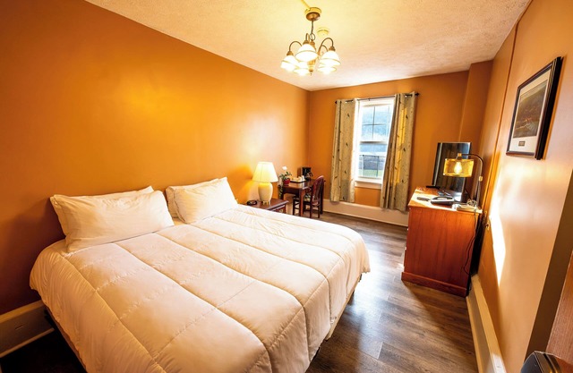 3 Units | Relaxing Retreat Near Nature Trails & Golf Course | Perfect Getaway