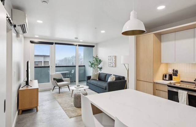 3 Units |SLC Vacation w/Kitchen | Stylish City Living Near Temple Square