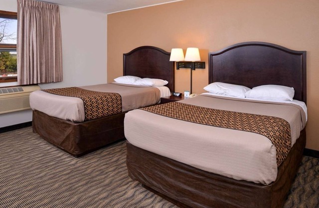 3 Welcoming Rooms w/Free Breakfast & Kitchenette – Ideal for Short Stays