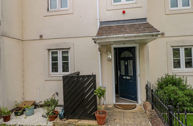 3 WENBAN MEWS, family friendly, country holiday cottage in Worthing
