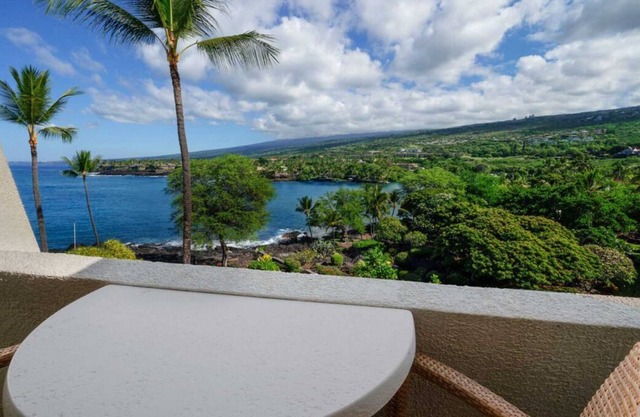 3 x Club Ocean View 2 Double Beds at Outrigger Kona Resort and Spa