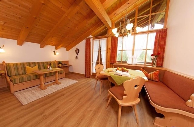 (3) Zwei-Raum-Ferienwohnung 53qm, 2-5 Personen, Dusche/WC, Wohn-Schlafraum + Extra Schlafzimmer, Küche, großer Balkon
