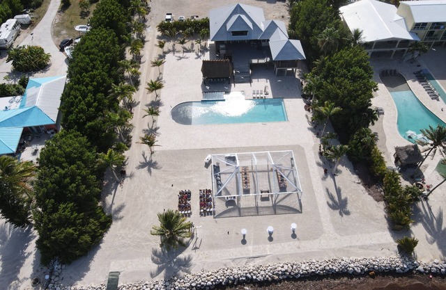 30 DAY RENTAL ONLY!nnBeautiful 2.5 acre waterfront villa with pool , & tiki bar