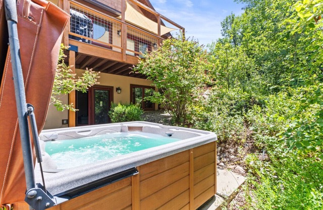 30+ Night Rental, Hot Tub, Quiet Neighborhood