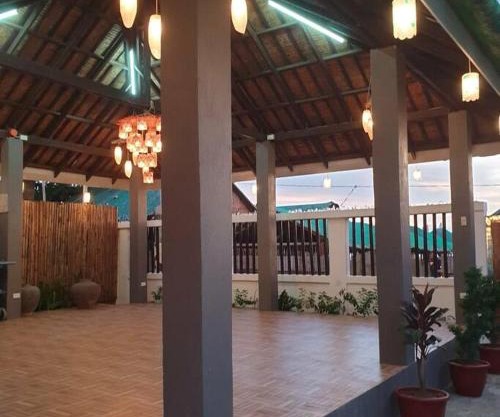 30 persons Beachfront, Aircon rooms and pool access