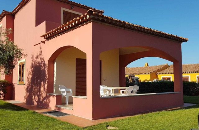 300 mt BEACH VILLA with VERANDA AND GARDEN IDEAL FOR FAMILIES