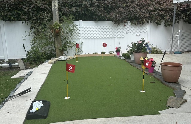 300 Steps to BEACH; 2 Bikes; Beach Gear; 4 HOLE Putting & Chipping GREENS