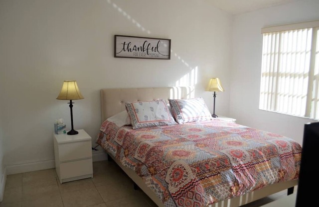 300D - West Boca 1 Bed/1Bath - walking distance to Evert