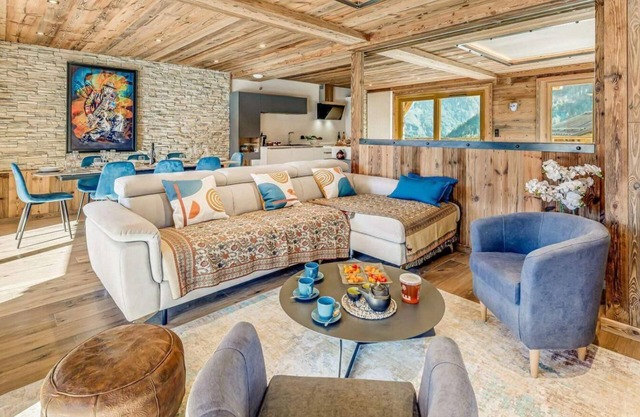 300m from ski slopes, terrace, fireplace or stove, parking, tv, ski locker, 96m²