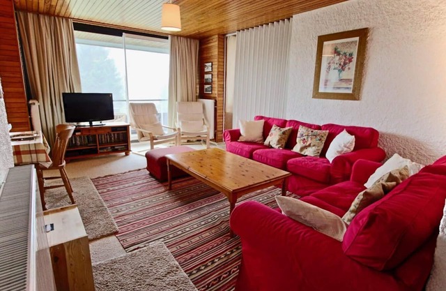 300m from resort center, 1st floor, balcony, tv, 68m², Chamrousse