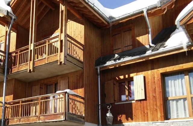 300m from shops, 1st floor, view mountain, balcony, parking, tv, ski locker, 33m², Albiez Montrond