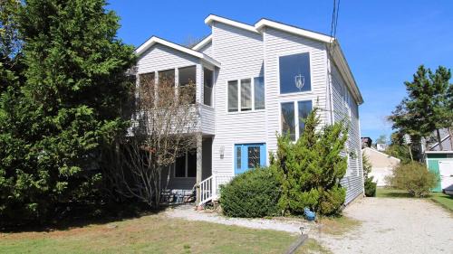 302 Brainard Ave