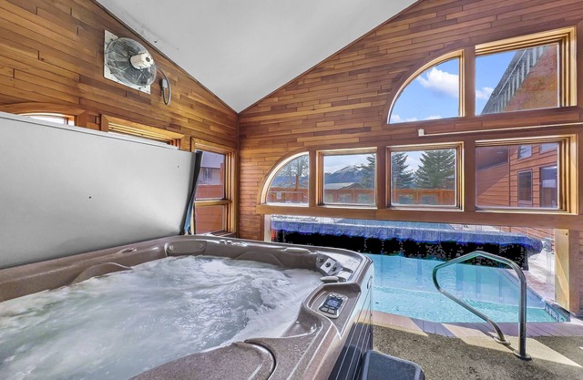 303d Dillon Bay 2br Awesome Views 2 Bedroom Condo by RedAwning