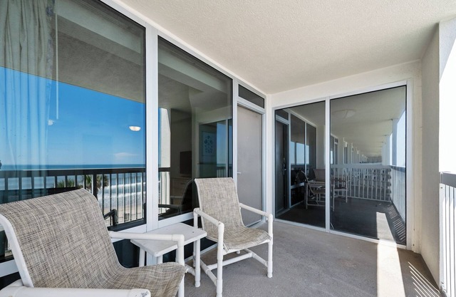 319-1BR Oceanfront Condo Balcony & Beach Access