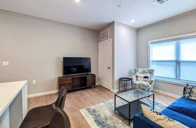 328 Modern 2BR Apt Su