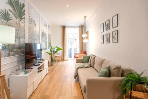 #34 Lamartine Central 3 Bdrs AC balcony 10mins walk to old town