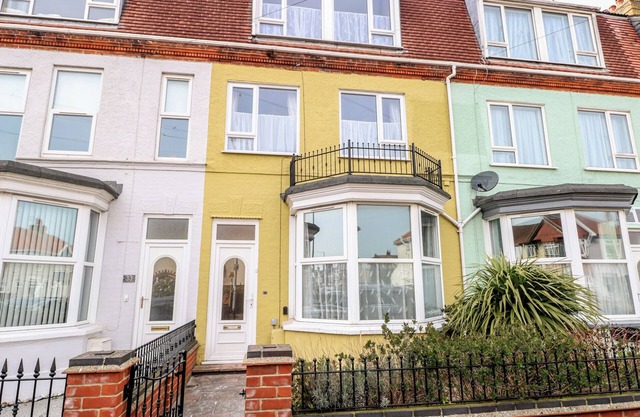 34 NORTH DENES ROAD, pet friendly, with a garden in Great Yarmouth