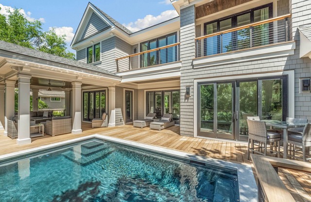 343 Governors: Lovely 4BR Home, Private Pool, Golf View, Beach Gear/Bike Credit