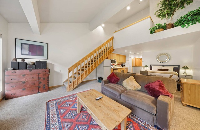 345 | Loft w/Mtn Views - Fridge, Pool, Sauna Too