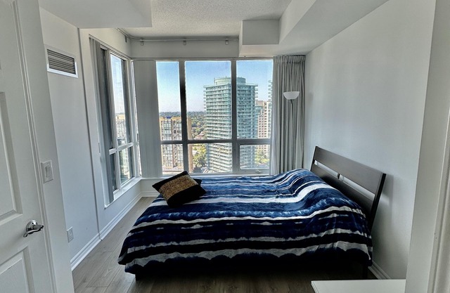 35% OFF! Winter Comfort Oasis &Subway &Parking, Pool,Buzzing Restaurant District