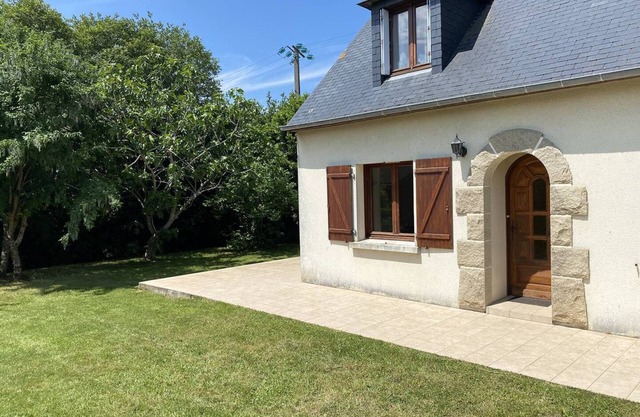 350 - Charming house in the village of Plévenon